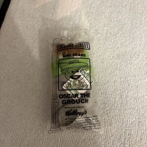 Kellogg's Oscar the Grouch Sesame Street Mini Beans 1999 Trash Can Monster Plush